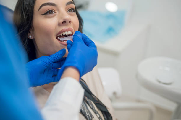 Orthodontist-to-Reposition-Teeth