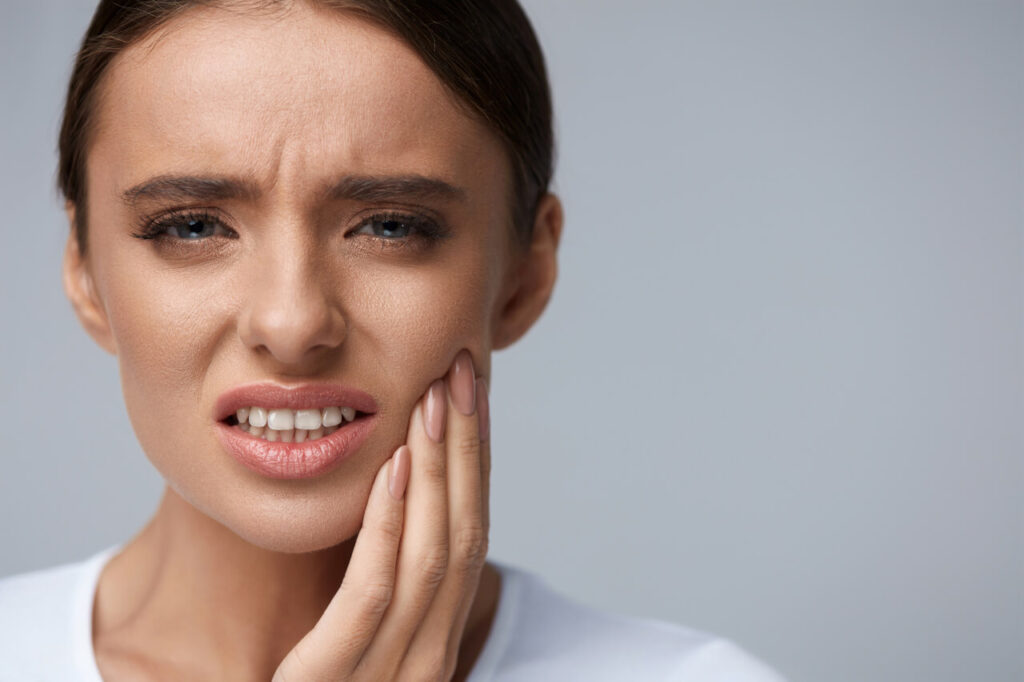 throbbing-tooth-pain-causes-symptoms-and-treatments